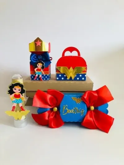 Kit Festa Mulher Maravilha - artesanato de Fina Essência Papelaria Personalizada