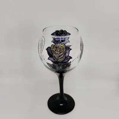 Taça Pombagira de vidro Rosa Negra - artesanato de Cátia Odarah Artesanatos