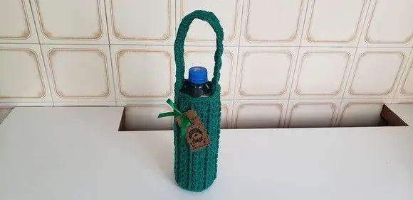 Capa para Garrafinha de Água Mineral em Crochê Folhagem - artesanato de Mari Crochê feito com carinho!