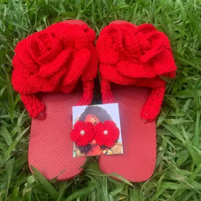 Chinelo havaiana Flor Natal. - artesanato de Citrô Art's Crochê