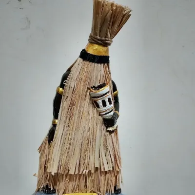 omulu em gesso com palha da costa25 cm - artesanato de Ateliê Silmara Boni