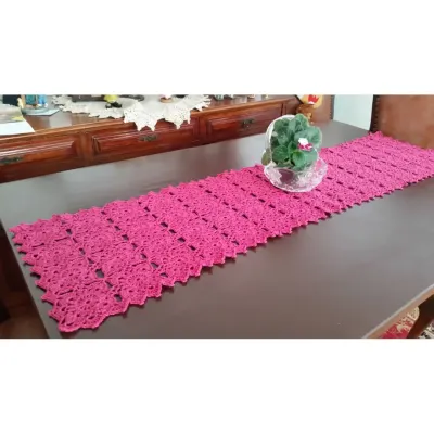 Caminho de Mesa em Crochê - Pink - artesanato de Mari Crochê feito com carinho!