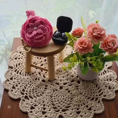 Case em Crochê para Fone de Ouvidos Rosa - artesanato de Mari Crochê feito com carinho!