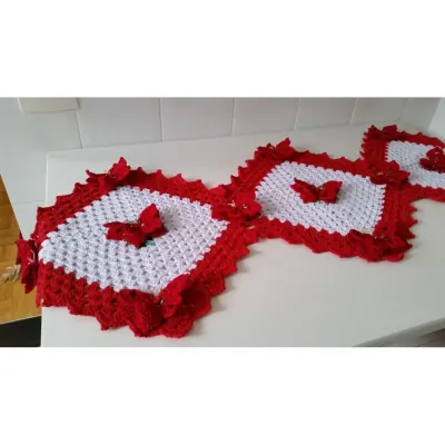 Trilho de Mesa Borboletas Vermelha 1,30 cm x 50 cm - artesanato de Mari Crochê feito com carinho!