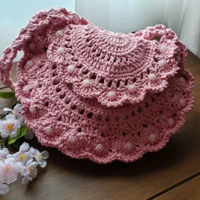 Bolsa de Crochê em Estilo Boho "chic" Quartzo Rosa - artesanato de Mari Crochê feito com carinho!