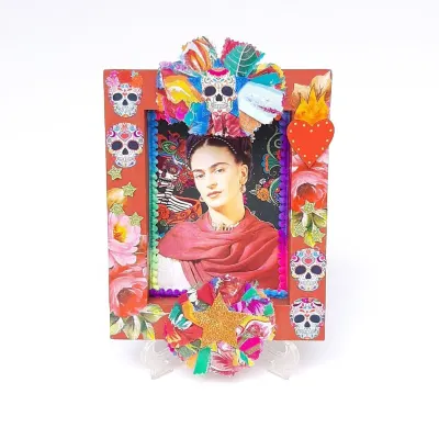 Relicário Frida - artesanato de Estudio Bananeira