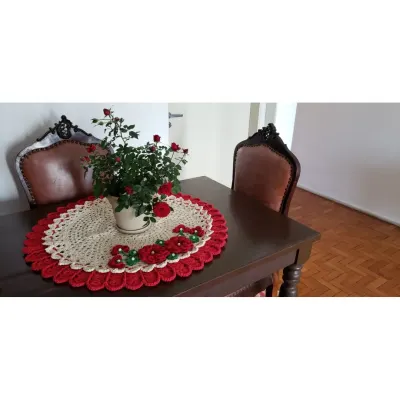 Centro de Mesa em Crochê Romântico Flores e Botões (75 Cm) - artesanato de Mari Crochê feito com carinho!