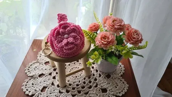 Case em Crochê para Fone de Ouvidos Rosa - artesanato de Mari Crochê feito com carinho!