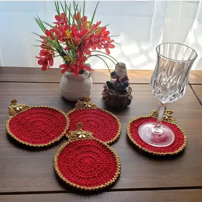 Descanso de Taças em Crochê Bolas de Natal Vermelho - artesanato de Mari Crochê feito com carinho!