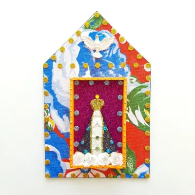 Capelinha de Madeira N. S. Aparecida - artesanato de Estudio Bananeira