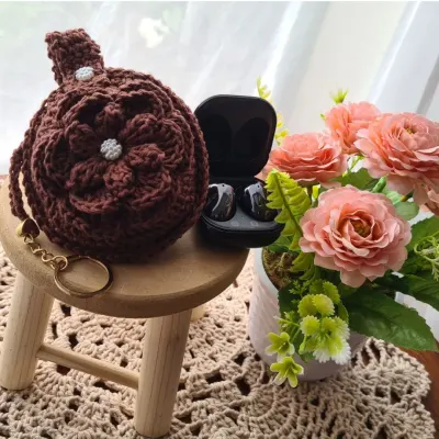 Case em Crochê para Fone de Ouvidos Marrom - artesanato de Mari Crochê feito com carinho!