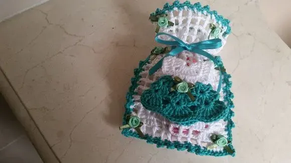 Sachê Vestidinho Verde Piscina - artesanato de Mari Crochê feito com carinho!