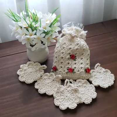 Ecopad Florzinha 05 Unidades Bolsinha Crochê Rococó Vermelho - artesanato de Mari Crochê feito com carinho!