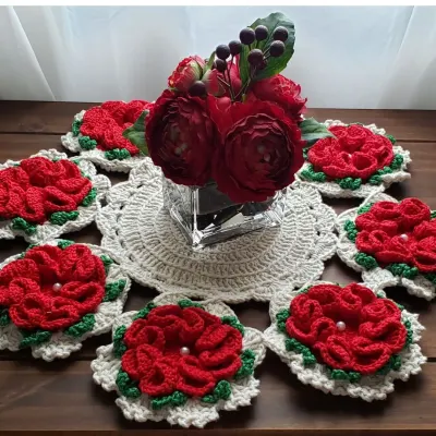 Mini Centro de Mesa em Crochê Flores Vermelha - artesanato de Mari Crochê feito com carinho!