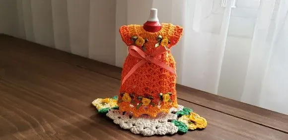 Capa para Adoçante - Vestidinho Tangerina - artesanato de Mari Crochê feito com carinho!
