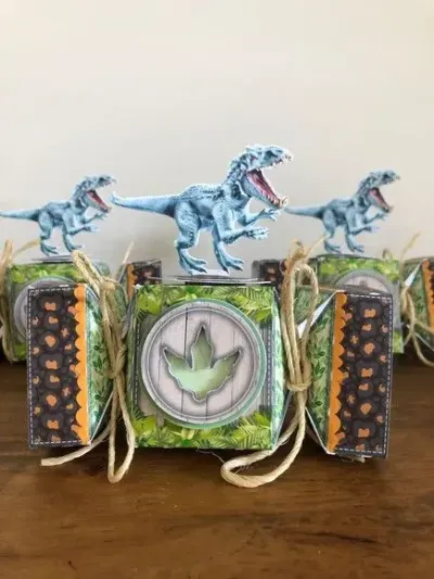 Caixa Bala Dinossauros Jurassic Park - artesanato de Fina Essência Papelaria Personalizada