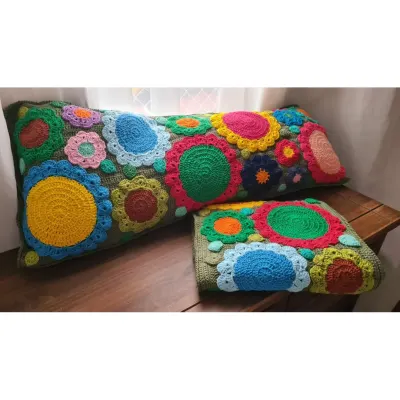 Capa para Almofada em Crochê Floral - artesanato de Mari Crochê feito com carinho!