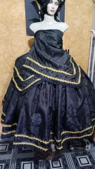 Baiana preta e dourado - artesanato de Ateliê Ofatemi