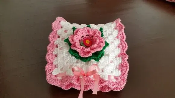 Bolsinha Porta Absorvente em Crochê - artesanato de Mari Crochê feito com carinho!