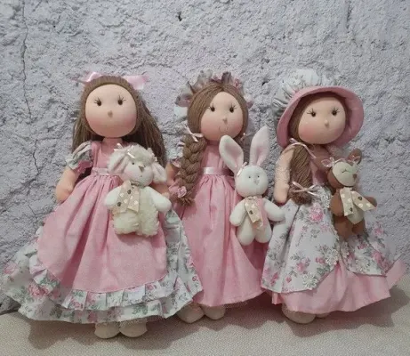 Boneca com bichinhos - artesanato de Ateliê cantinho do bebê