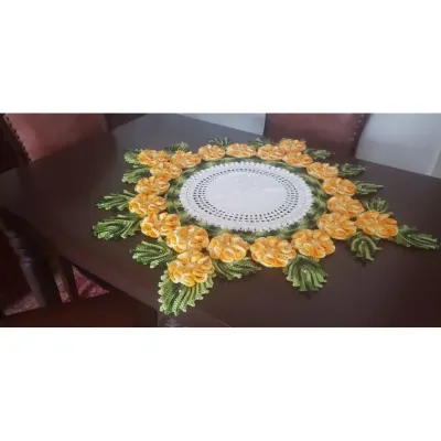 Centro de Mesa Crochê Floral Amarelo Mesclado 95 cm x 45 cm - artesanato de Mari Crochê feito com carinho!