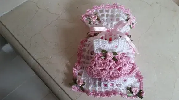 Sachê Vestidinho Rosa - artesanato de Mari Crochê feito com carinho!