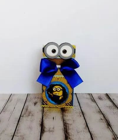 Caixa meia bala Minions - artesanato de Fina Essência Papelaria Personalizada