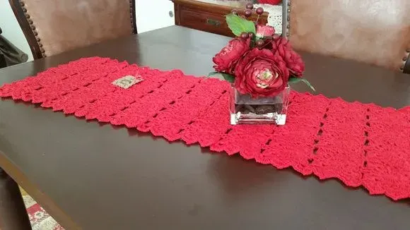 Caminho de Mesa em Crochê - Vermelho - artesanato de Mari Crochê feito com carinho!