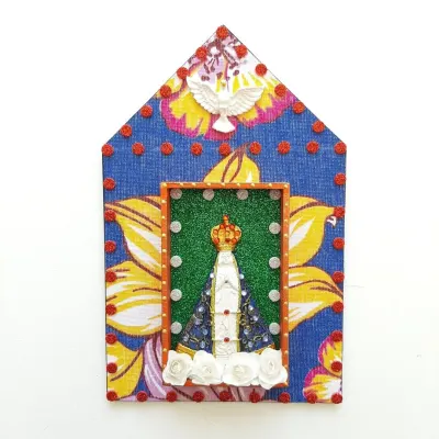 Capelinha de Madeira N. S. Aparecida - artesanato de Estudio Bananeira