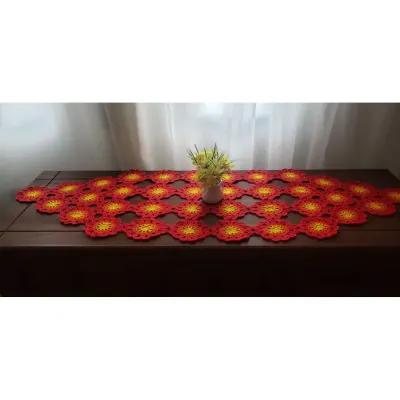 Trilho de Mesa em Crochê Flores Japonesa Vermelha (1,20 cm - artesanato de Mari Crochê feito com carinho!