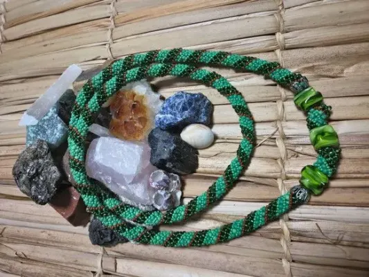 Chicote de Oxossi - artesanato de BellaOya Guias e Brajas