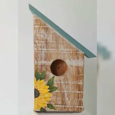 Casinha Decorativa de Bancada - Girassol - artesanato de Flor Seca Casa e Ambiente