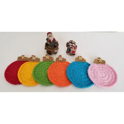 Descanso de Taças em Crochê Bolas de Natal Coloridas - artesanato de Mari Crochê feito com carinho!