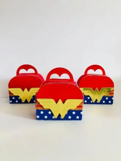 Mini Maleta Mulher Maravilha - artesanato de Fina Essência Papelaria Personalizada