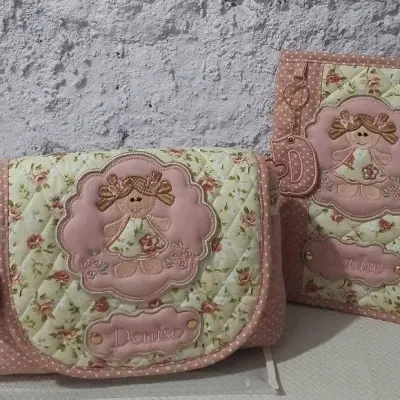 Porta fralda e porta cartão de vacinas - artesanato de Ateliê cantinho do bebê