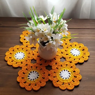 Toalhinha de Crochê Flor Japonesa Laranja (30 cm x 30 Cm) - artesanato de Mari Crochê feito com carinho!