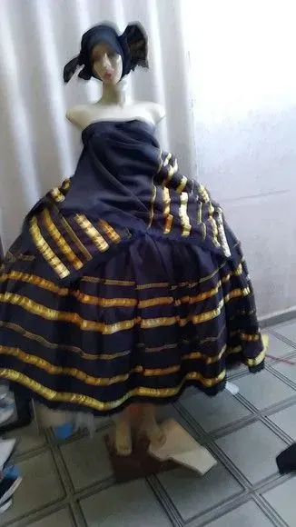 Baiana preta e dourado - artesanato de Ateliê Ofatemi