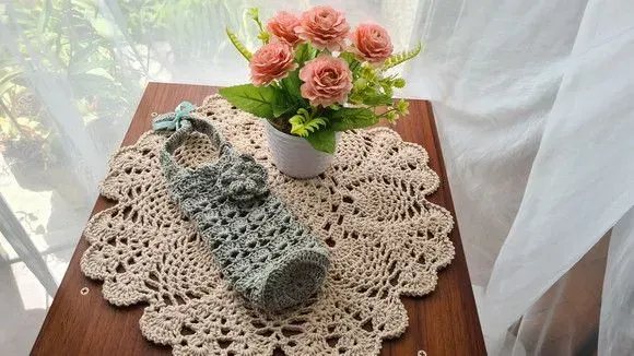 Capa Garrafinha de Água em Crochê Eucalipto - artesanato de Mari Crochê feito com carinho!