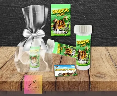 Bolha de Sabão Madagascar Personalizada - artesanato de Artmanha Lembrancinhas