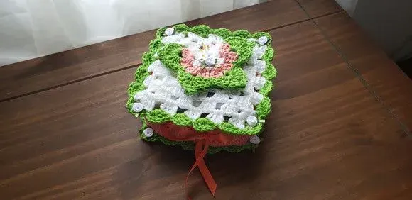 Porta Guardanapos em Crochê Borboleta (greenery Verde) 22 cm - artesanato de Mari Crochê feito com carinho!