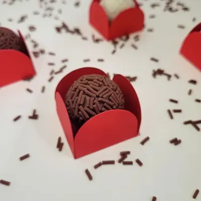 Forminha de Doce Cor Vinho Grená Bordô 50 Unidades - artesanato de Amulleto Ateliê