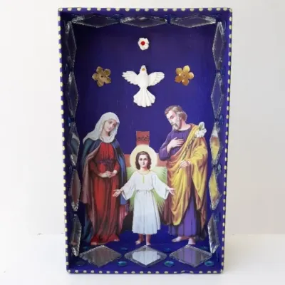 Relicário Sagrada Familia Roxo - artesanato de Estudio Bananeira