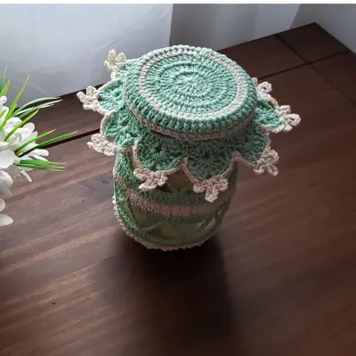 Capa para Potes de Vidro em Crochê - Verde Água e Cru - artesanato de Mari Crochê feito com carinho!