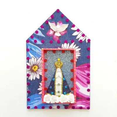 Capelinha de Madeira N. S. Aparecida - artesanato de Estudio Bananeira
