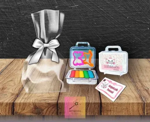 Mini Maleta com Massinhas Marie Personalizada - artesanato de Artmanha Lembrancinhas