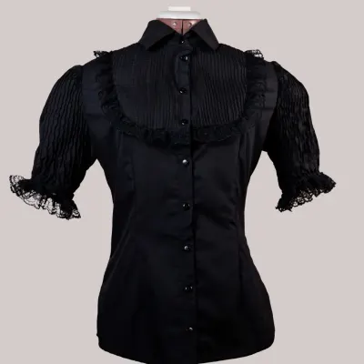 Blusa feminina estilo vitoriano e gotico - artesanato de Aparatos Costuras e Acessórios