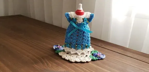 Capa para Adoçante - Vestidinho Acqua Azul - artesanato de Mari Crochê feito com carinho!