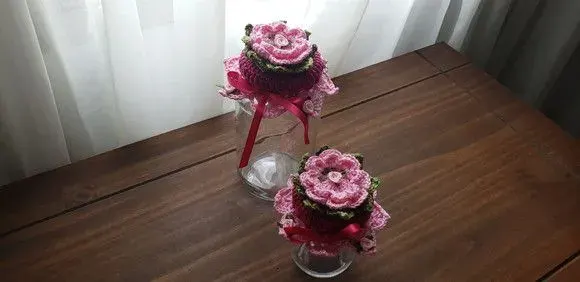 Capa para Tampa Pote 500 Grs em Crochê Rosa (unid.) - artesanato de Mari Crochê feito com carinho!