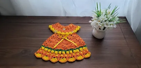 Puxador Forno Vestidinho Tulipas Amarelo / Vermelho - artesanato de Mari Crochê feito com carinho!