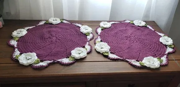Sousplat Ternura Orquídea Flores Brancas 02 Peças - artesanato de Mari Crochê feito com carinho!